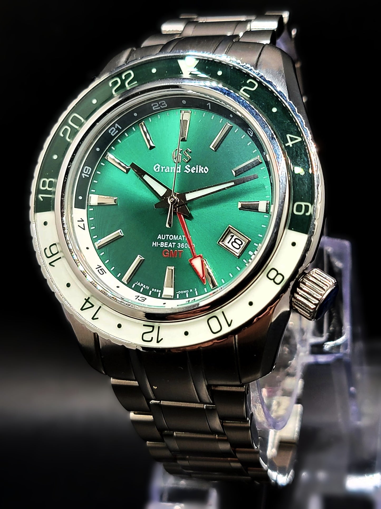 ***BRAND NEW*** CUSTOM MOD (GRAND SEIKO SPORT TRIPLE TIMEZONE) GREEN AND WHITE NH34 NEW **IN STOCK, SERIOUS INQUIRIES ONLY PLEASE**