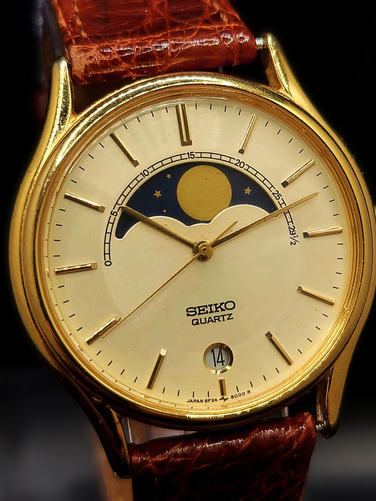 RARE VINTAGE SEIKO*** Men's 34mm Gold Tone Moonphase & Date Indicator Quartz Watch 7434-7008