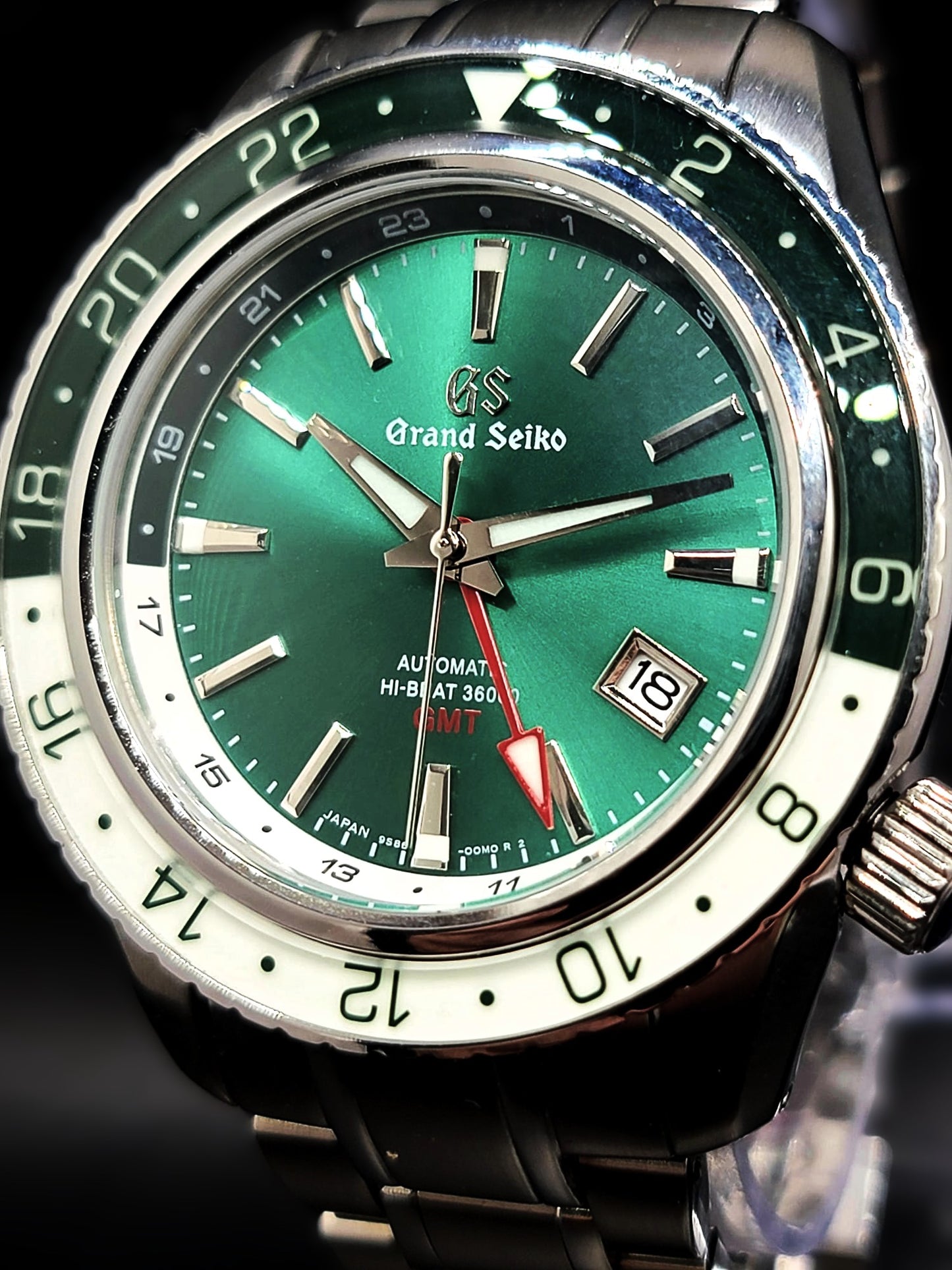 ***BRAND NEW*** CUSTOM MOD (GRAND SEIKO SPORT TRIPLE TIMEZONE) GREEN AND WHITE NH34 NEW **IN STOCK, SERIOUS INQUIRIES ONLY PLEASE**