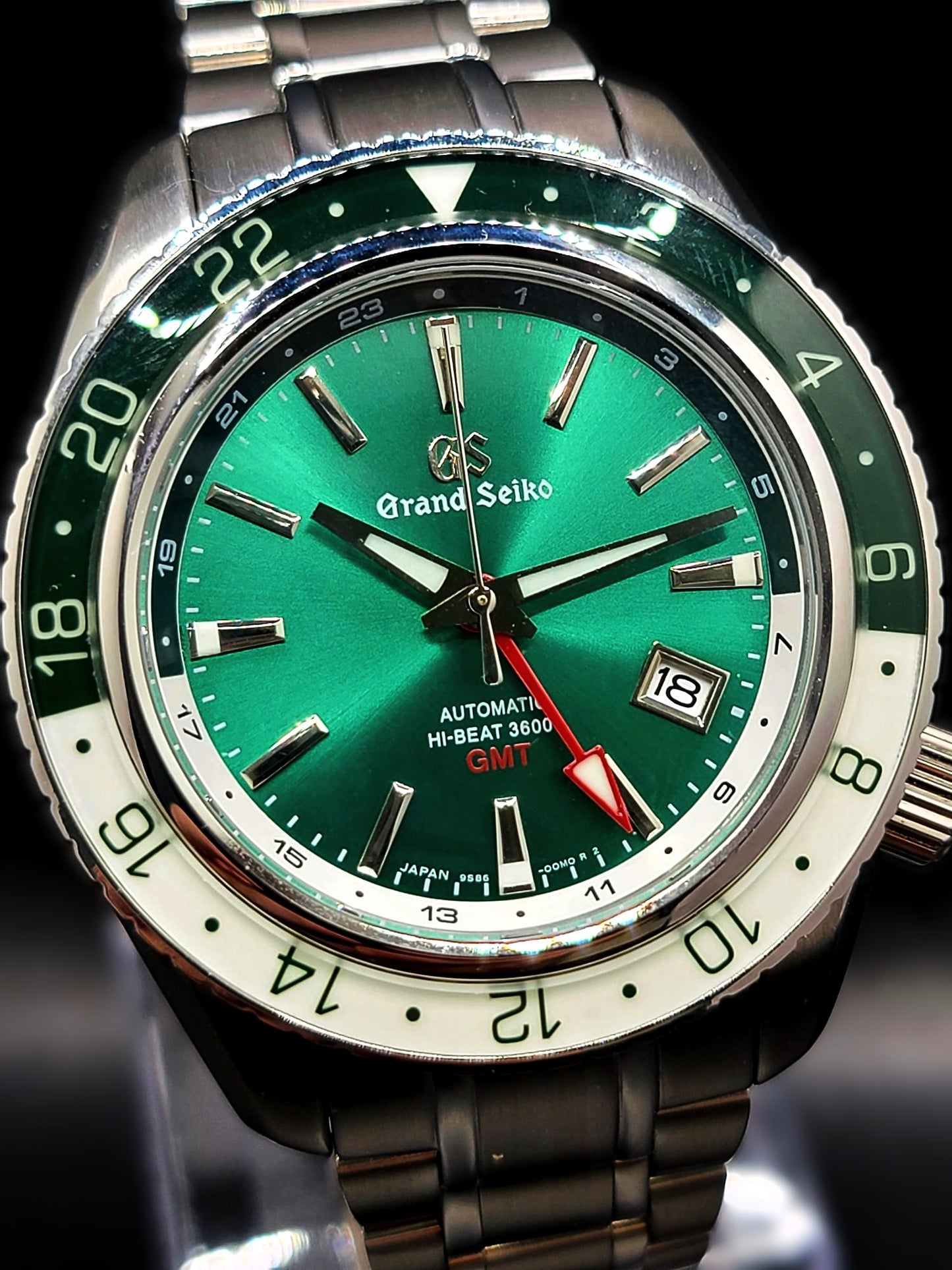 ***BRAND NEW*** CUSTOM MOD (GRAND SEIKO SPORT TRIPLE TIMEZONE) GREEN AND WHITE NH34 NEW **IN STOCK, SERIOUS INQUIRIES ONLY PLEASE**