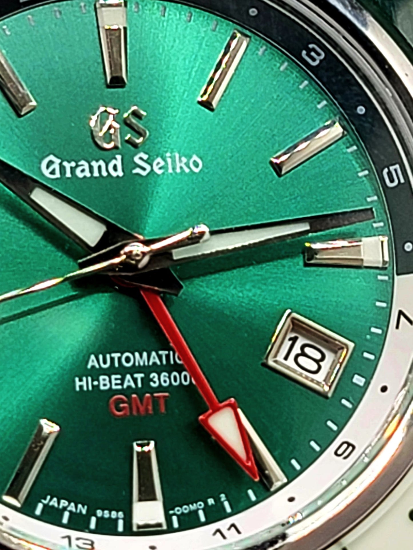 ***BRAND NEW*** CUSTOM MOD (GRAND SEIKO SPORT TRIPLE TIMEZONE) GREEN AND WHITE NH34 NEW **IN STOCK, SERIOUS INQUIRIES ONLY PLEASE**