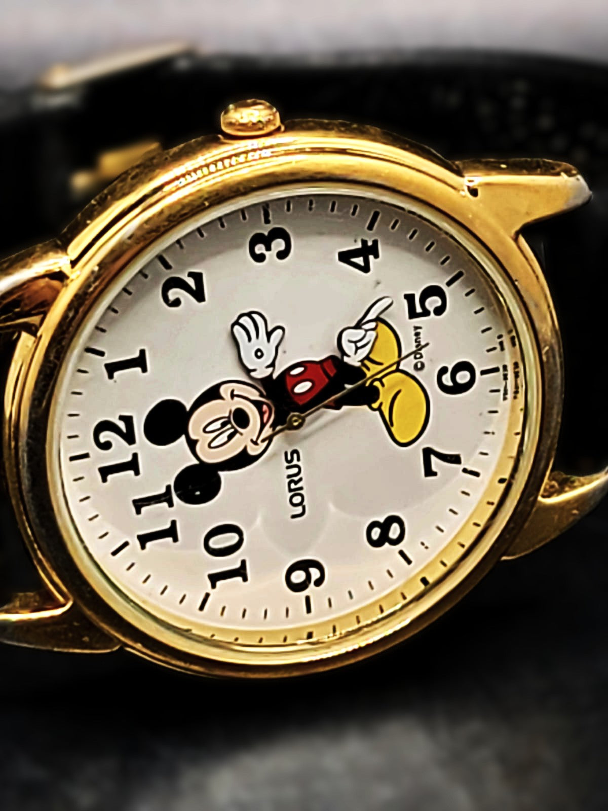 MICKEY MOUSE LORUS DISNEY V501-9B00 QUARTZ WATCH BLACK LEATHER BAND NEW BATTERY