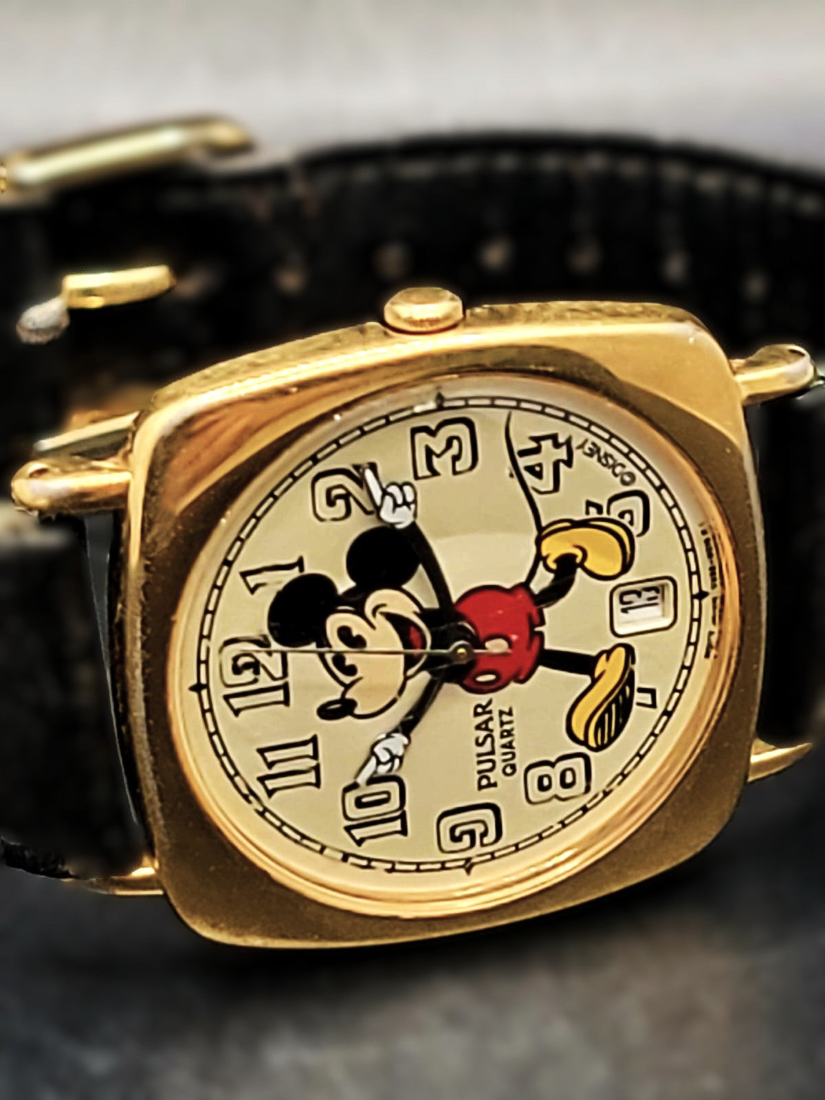 MICKEY MOUSE VERY RARE Left-Facing Pulsar Quartz Watch. V532-6E70 New battery