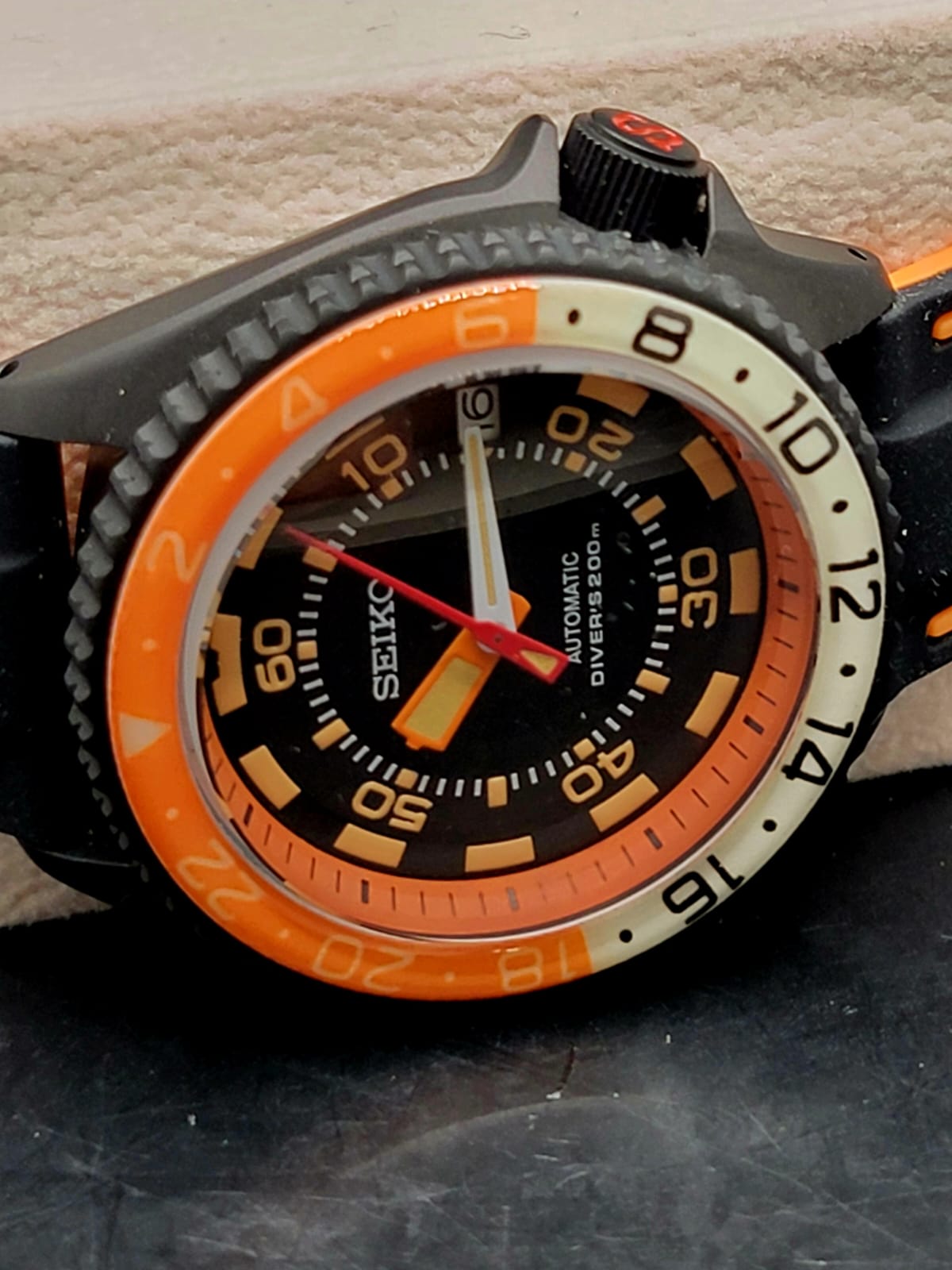 CUSTOM SEIKO MOD 40MM BLACK HAWK ORANGE AND BLACK