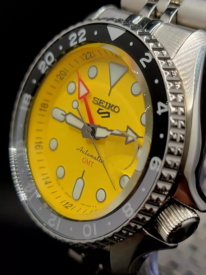 SEIKO 5 SSK017 GMT $475MSRP - JUBLIEE BRACELET YELLOW DIAL DATE AUTO SPORT WATCH