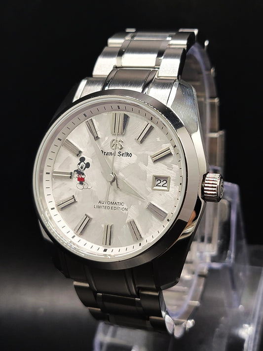 **BRAND NEW PREMIER** CUSTOM 40MM LIMITED EDITION MICKEY MOUSE MOD (GRAND SEIKO SHUNBUN COLLECTION) WHITE SHUNBUN DIAL, NH35 AUTOMATIC NEW **IN STOCK, SERIOUS INQUIRES ONLY PLEASE**
