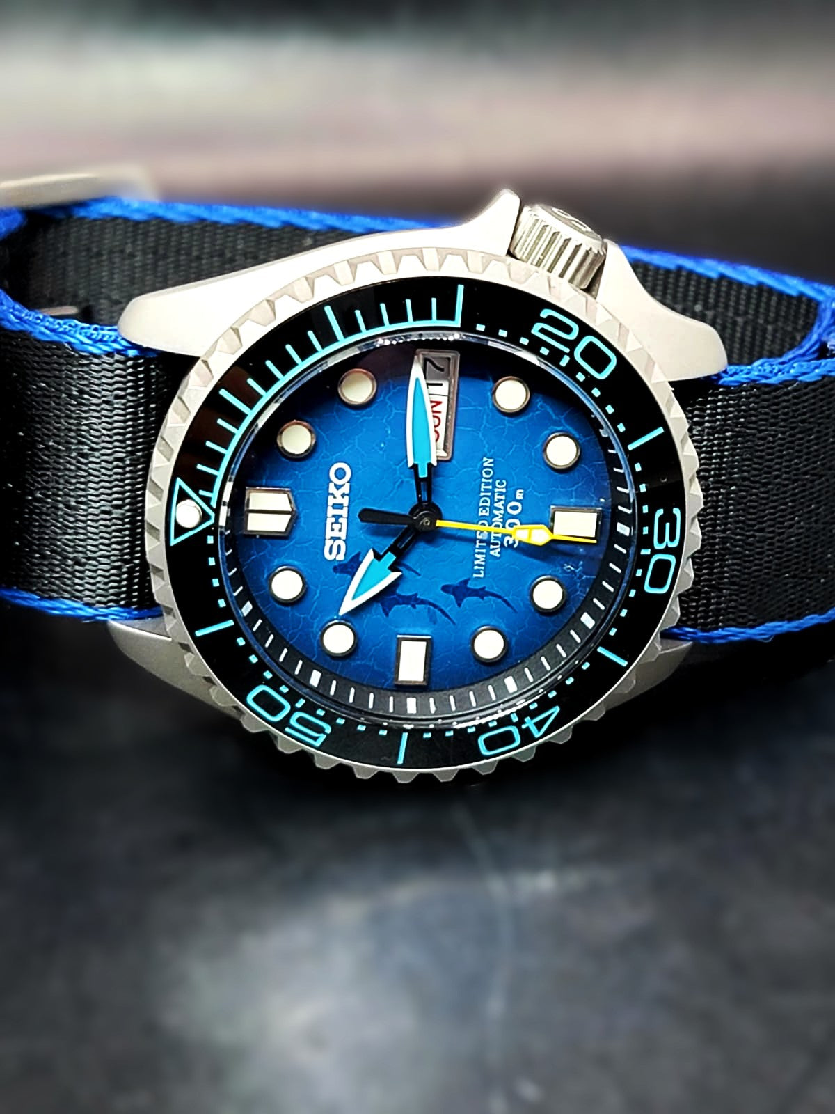 SEIKO MOD BLUE SHARK - BRUSHED SKX CASE - DAY/DATE DIAL