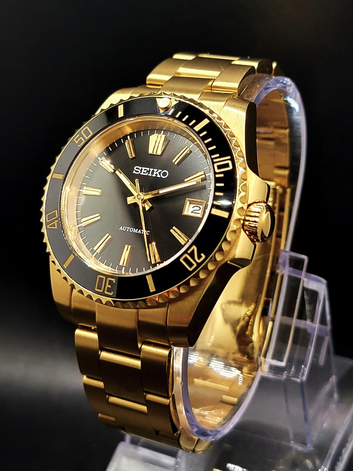 40MM QUALITY GOLD SEIKO MOD WITH BLACK AND GOLD DIAL