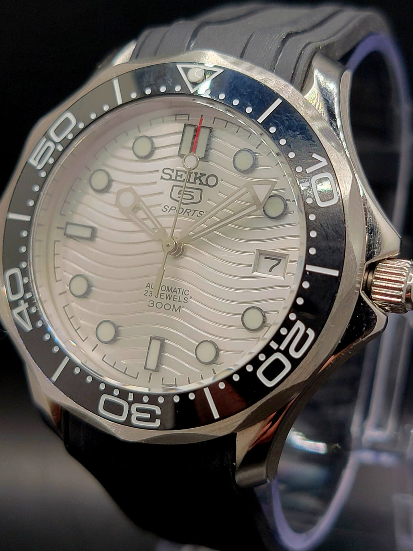 CUSTOM MOD SEAMASTER SILVER WAVE DIAL AUTOMATIC NH35 MOVEMENT NEW