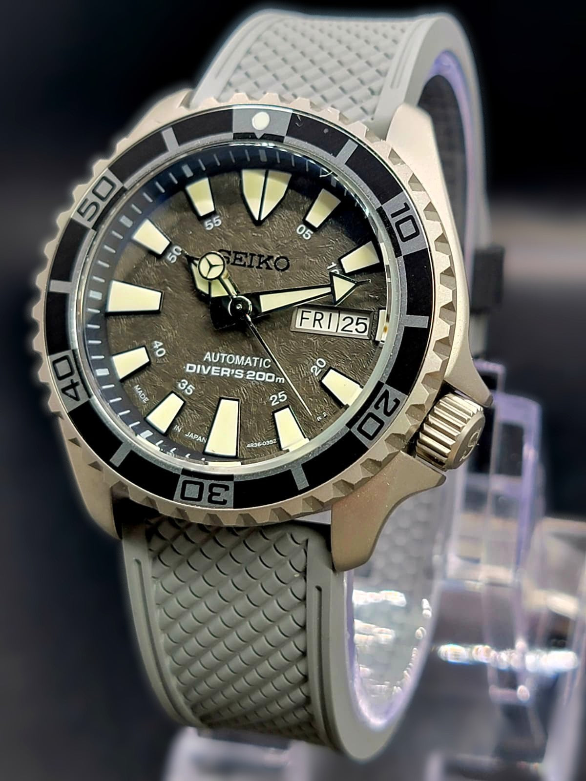 CUSTOM SEIKO MOD - FOR FOURTY FOUR PM - NH36 DATE/DATE AUTO ON RUBBER STRAP