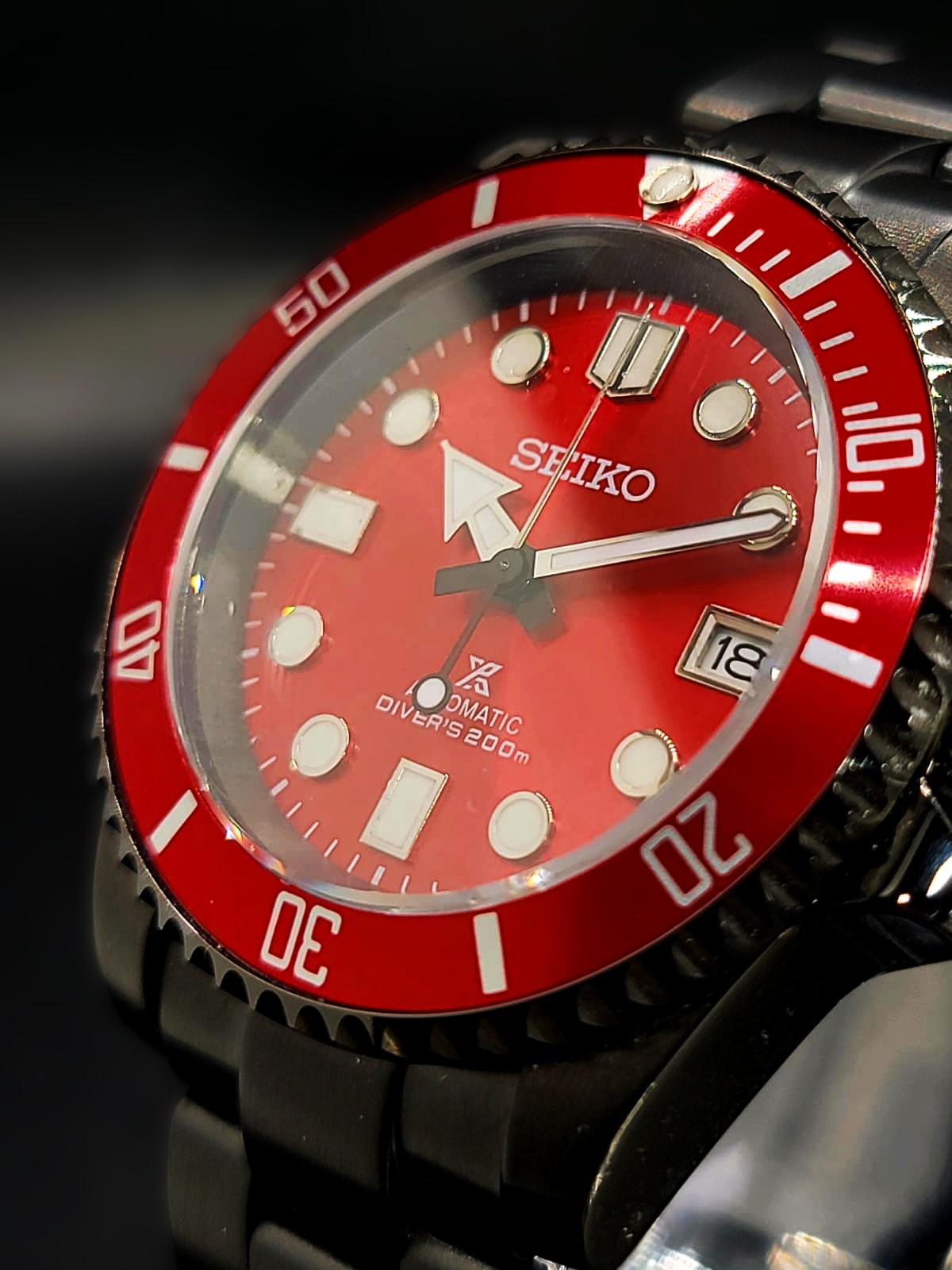 CUSTOM SEIKO MOD BLACK AND RED NH35