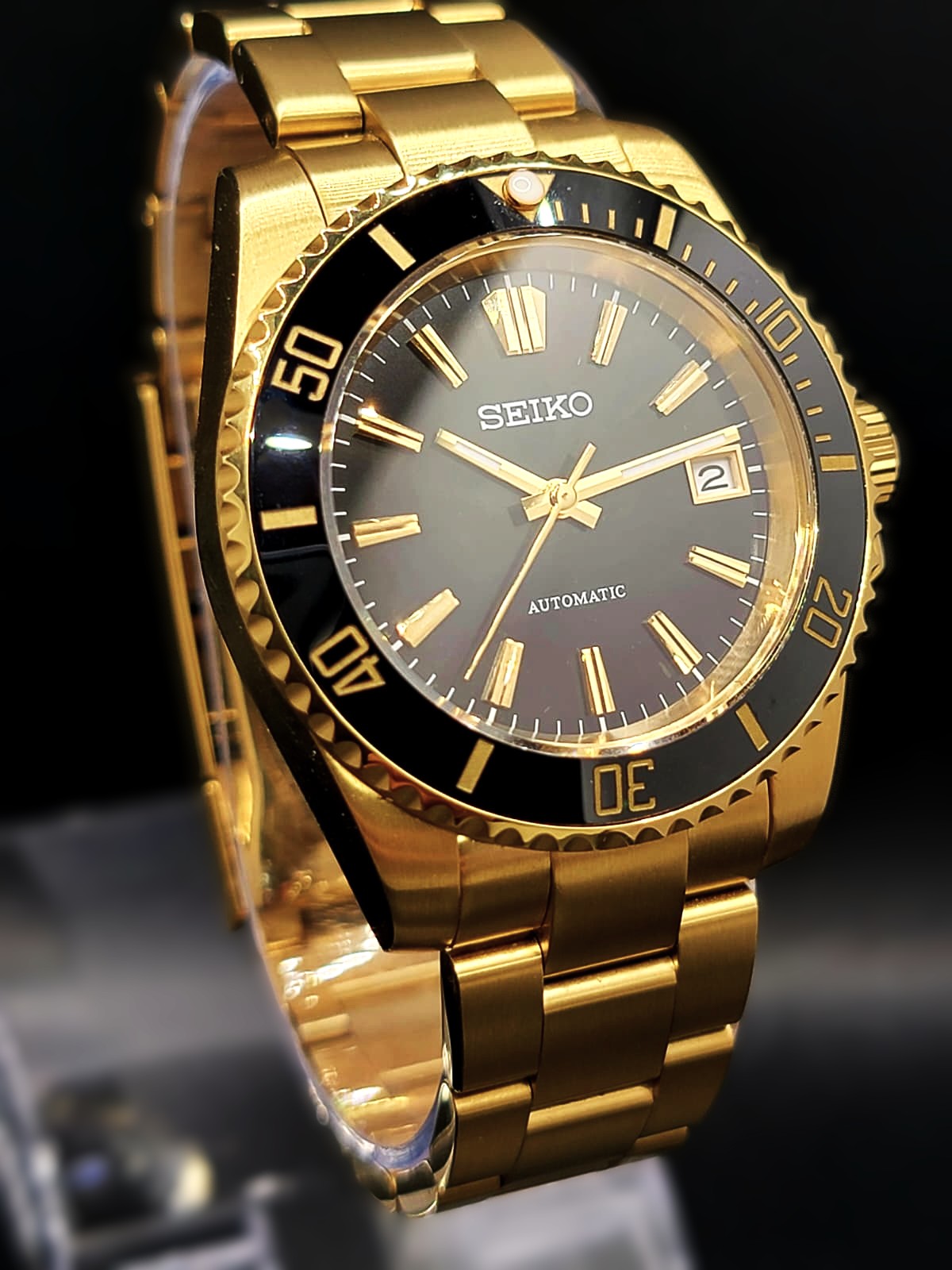 40MM QUALITY GOLD SEIKO MOD WITH BLACK AND GOLD DIAL