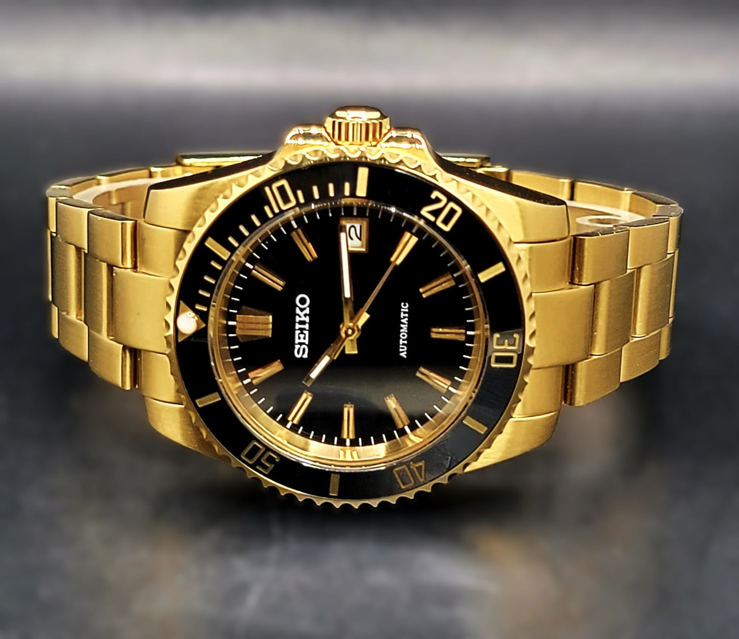 40MM QUALITY GOLD SEIKO MOD WITH BLACK AND GOLD DIAL