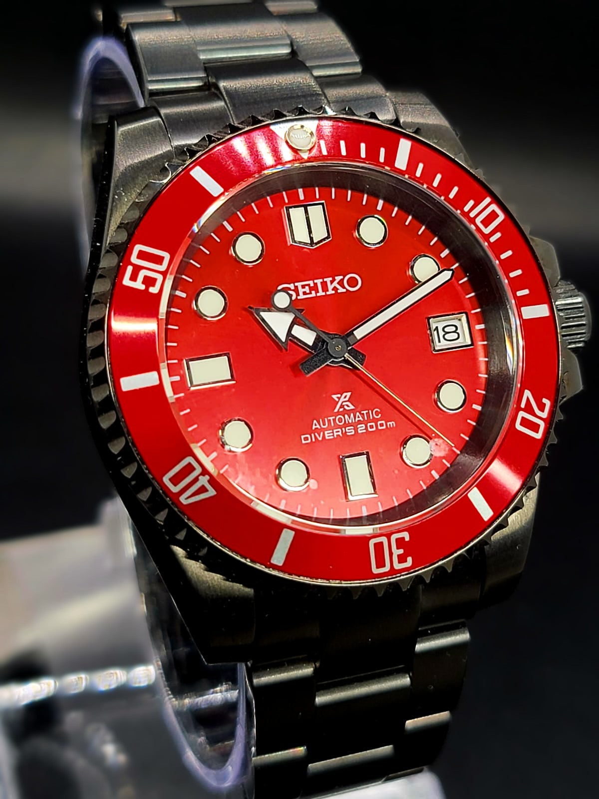 CUSTOM SEIKO MOD BLACK AND RED NH35