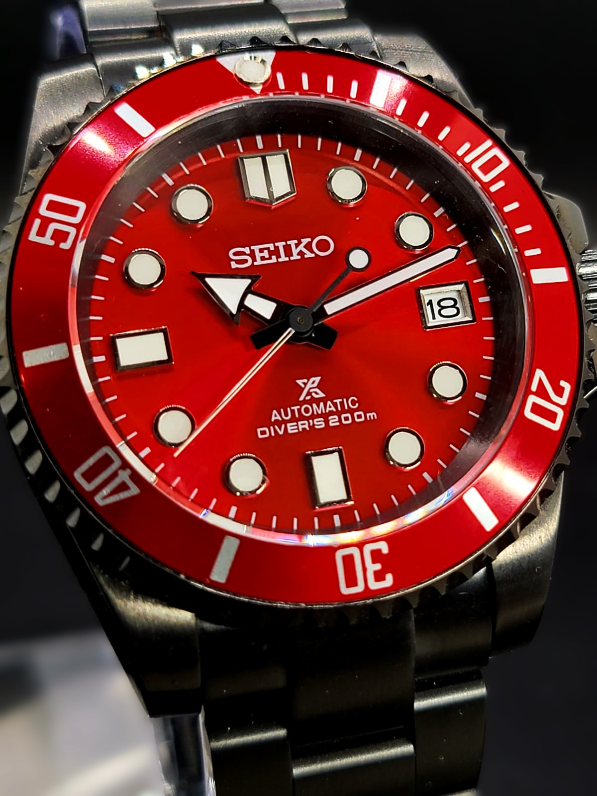 CUSTOM SEIKO MOD BLACK AND RED NH35