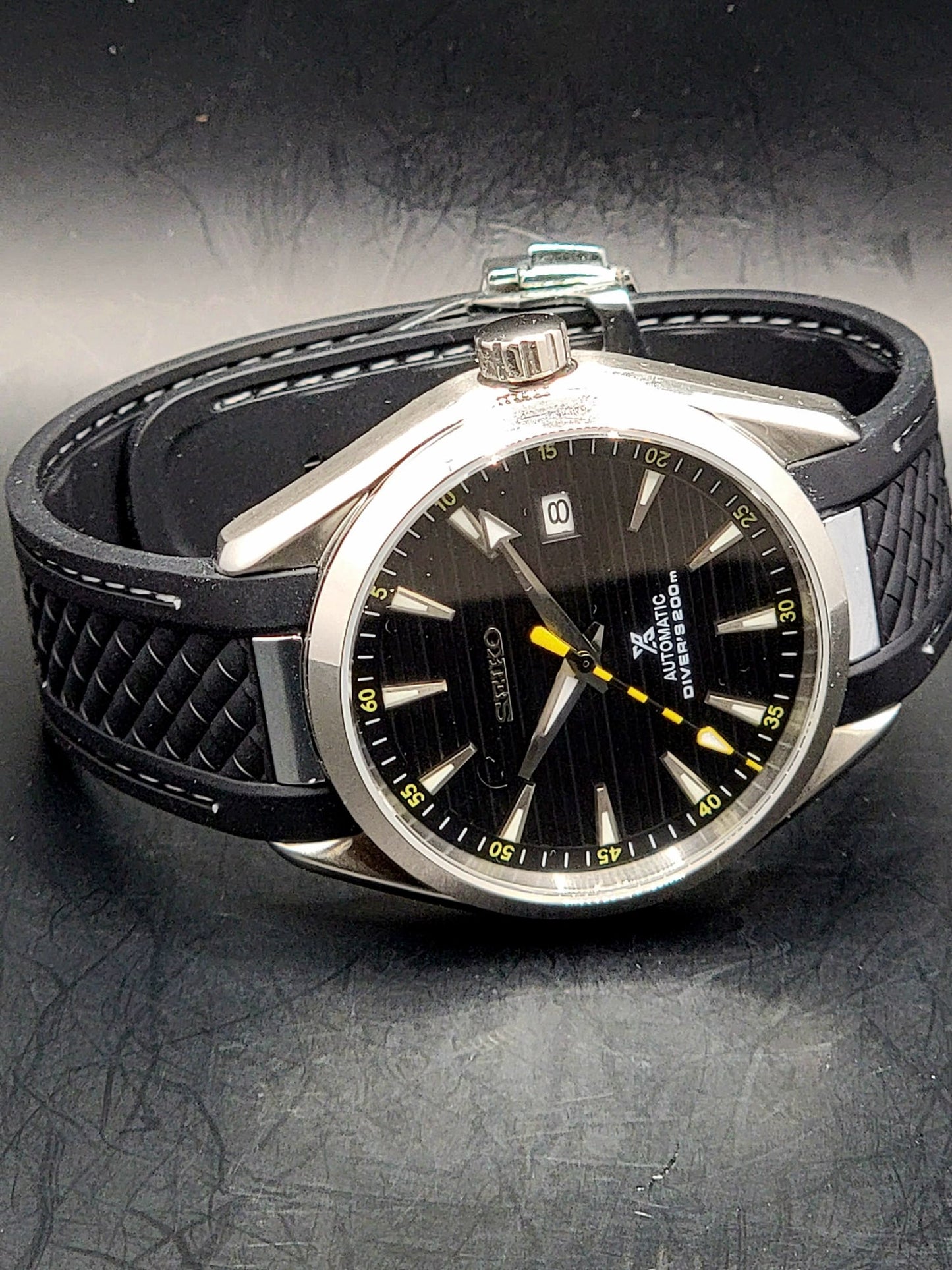 CUSTOM MOD SEAMASTER AQUA TERRA BLACK AND YELLOW AUTOMATIC NH35 MOVEMENT NEW