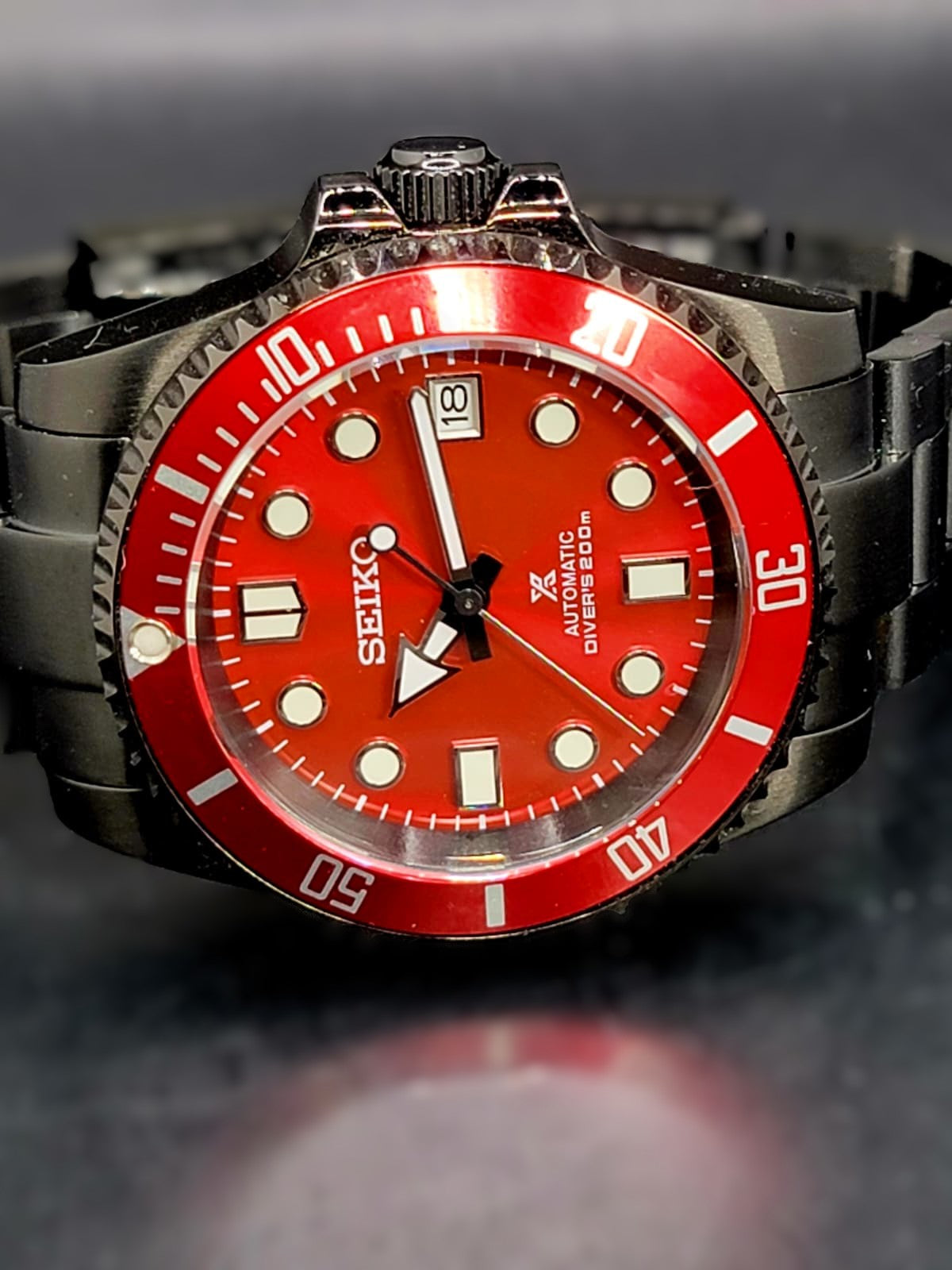 CUSTOM SEIKO MOD BLACK AND RED NH35