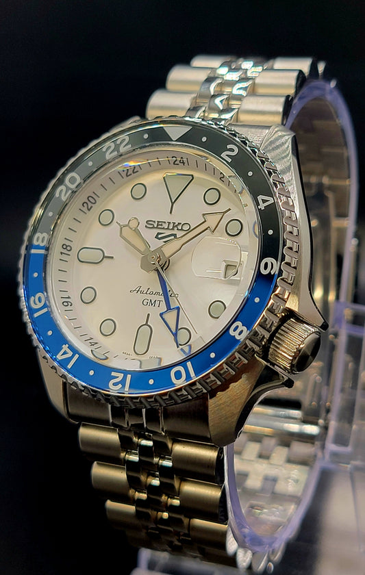 Seiko 5 Sports Silver White SKS003 GMT